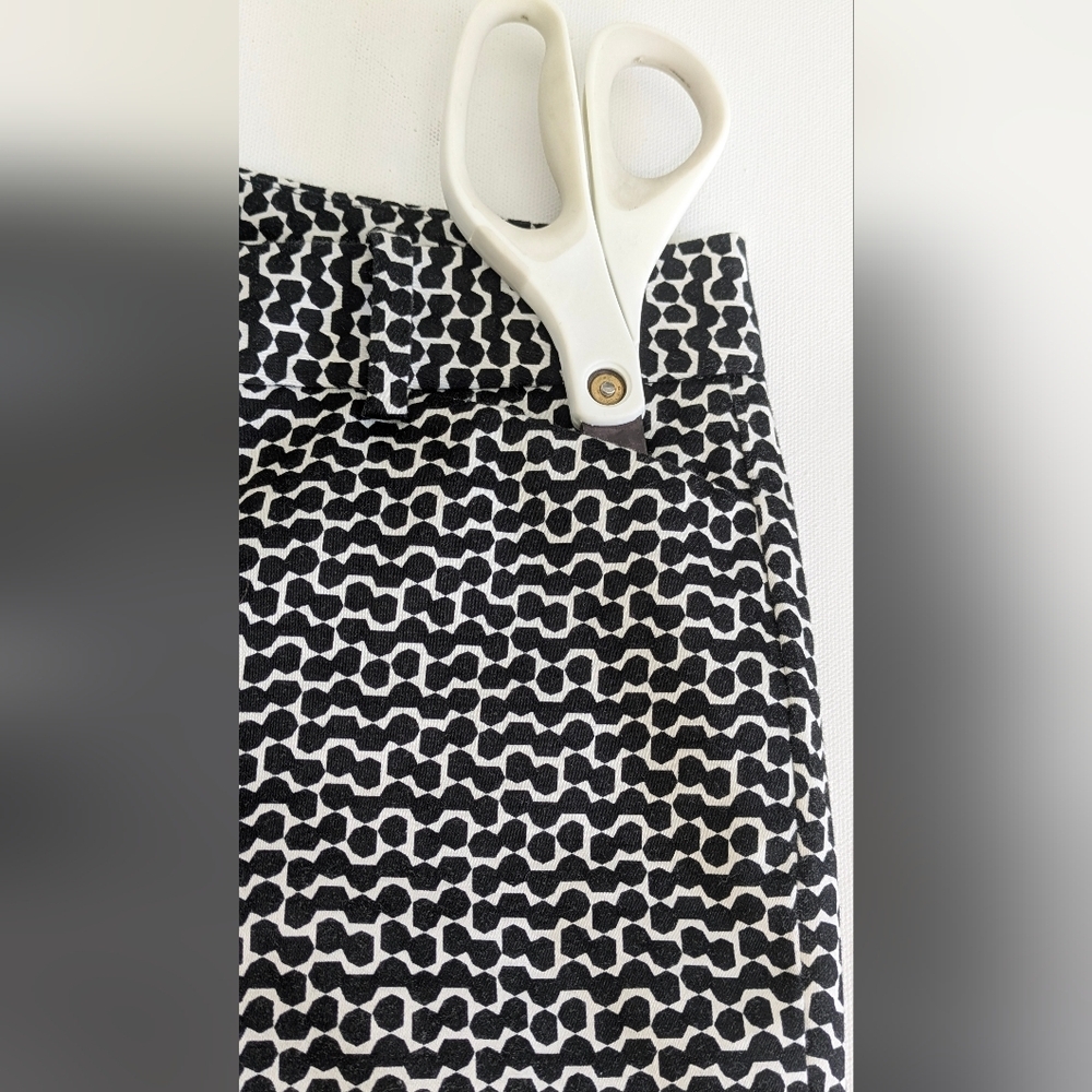 Calvin Klein EUC Stretchy Pants Women’s Sz 0 Black and White Geometric Slacks - Picture 6 of 11